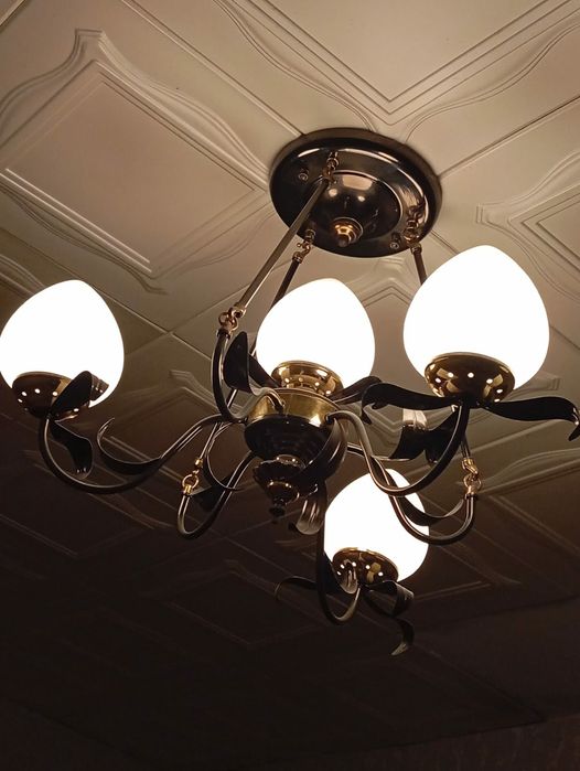 Продам хорошую люстру