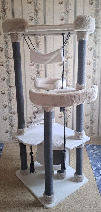 Игровые комплексы и когтеточки для кошек