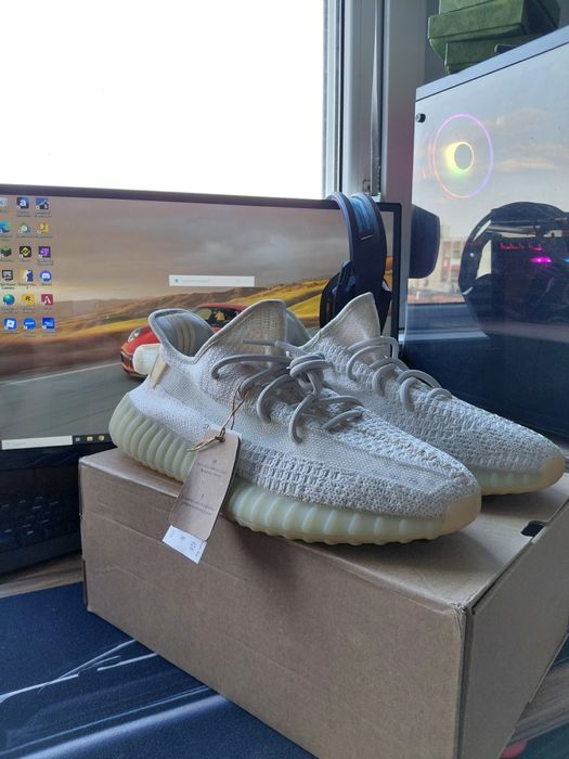 Обувки Adidas Yeezy Boost 350 V2