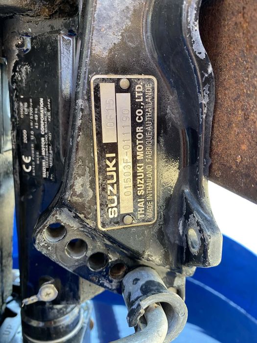 Продва се четири тактово двигател Сузуки 15 коня къс ботуш ел стратер и ръчен стеатер 1380евро тел. 0886560052