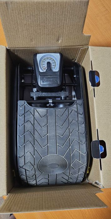 Крачна помпа Michelin, двоен цилиндър, до 4 бара, маркуч 67 см, противоплъзгаща