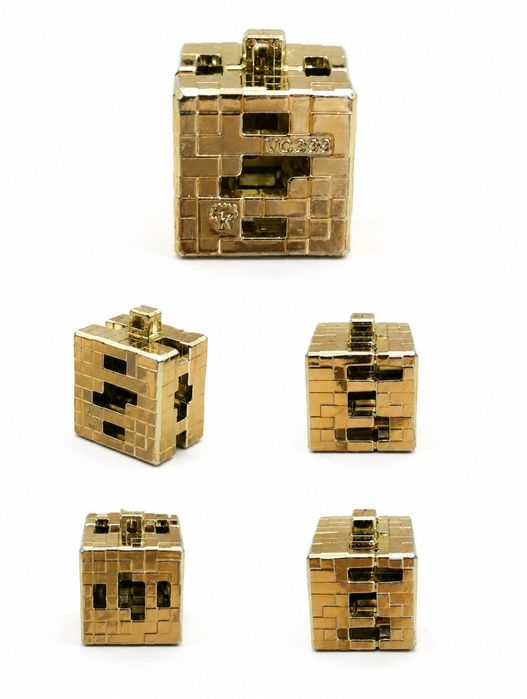 «Фигурка Minecraft Kinder Joy (золотой блок)»