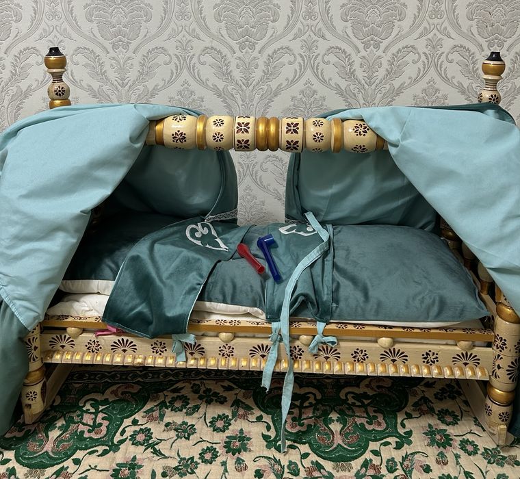 Продам новый колыбель, бесик. Вид очень красивый. Люлька