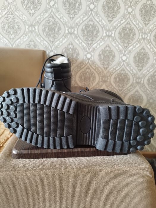 Продам Ботинки зимние