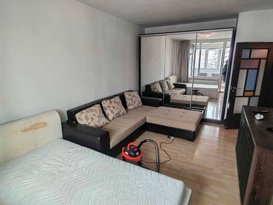 Продава се Двустаен апартамент в София, Център - 65 кв.м за 1617 €/кв.м - Снимка #1