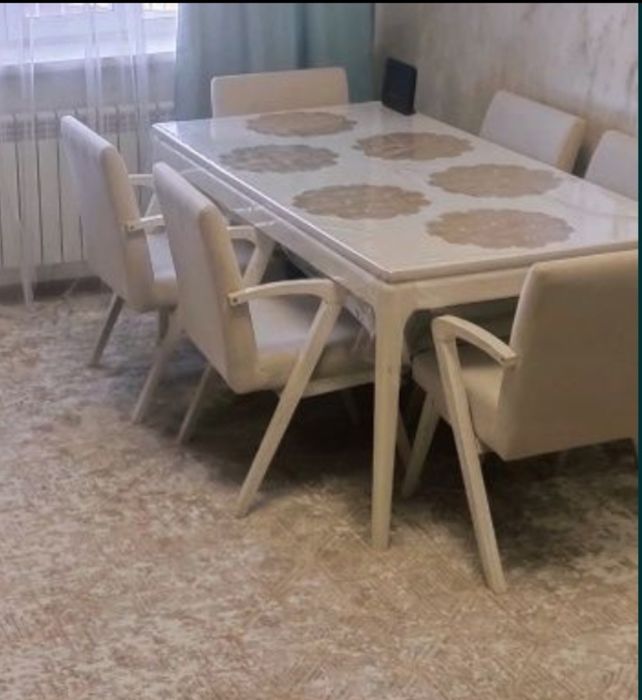Продам стол и стулья чистое дерево Россия