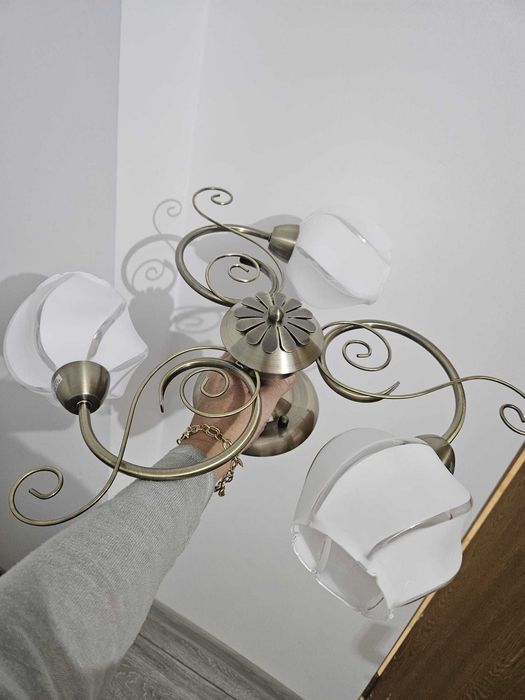 Montez lustre prize si aplice led