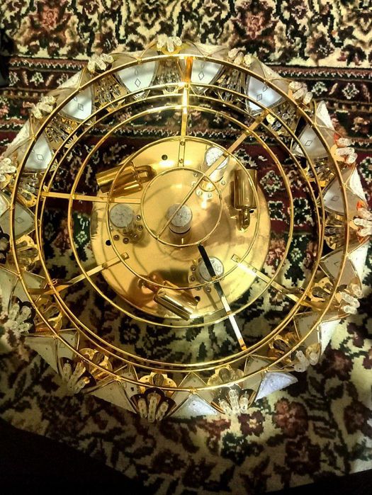 Люстра в хорошем состояние, пультоуправление