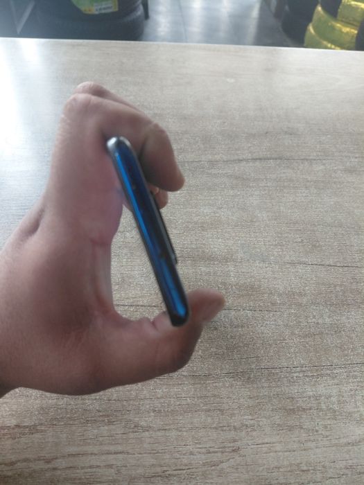 Poco x3 obmen ham bor qirilgan joyi bor