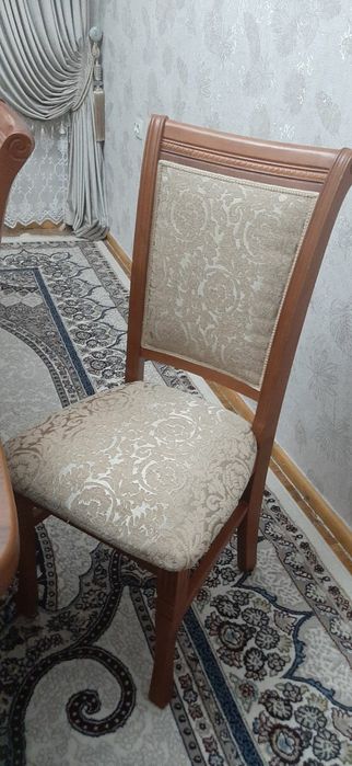 Продается стол и стулья