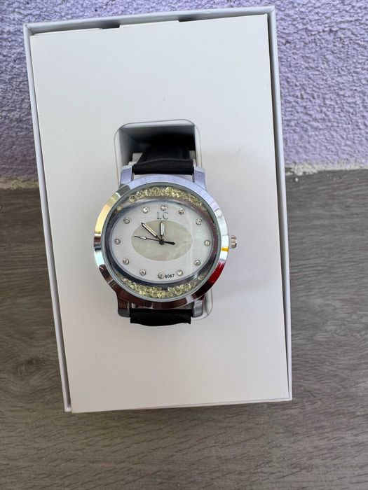 Дамски часовници различни видове