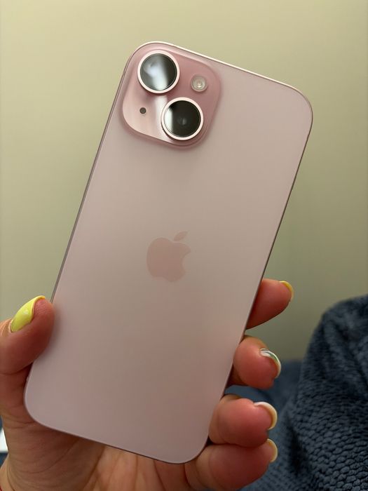 Продавам Iphone 15 pink 128GB