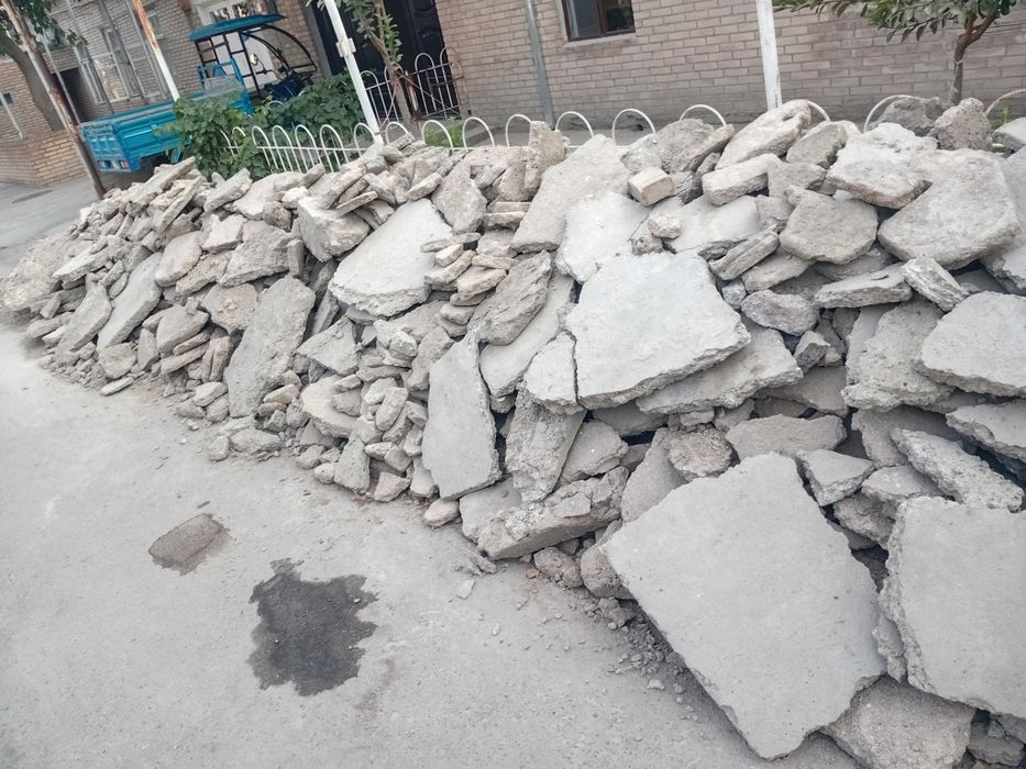 Бесплатно. Бытонные куски. Бетон булаклари бепул берилади.