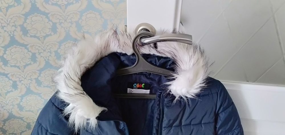 Продам куртку для девочек зимняя.