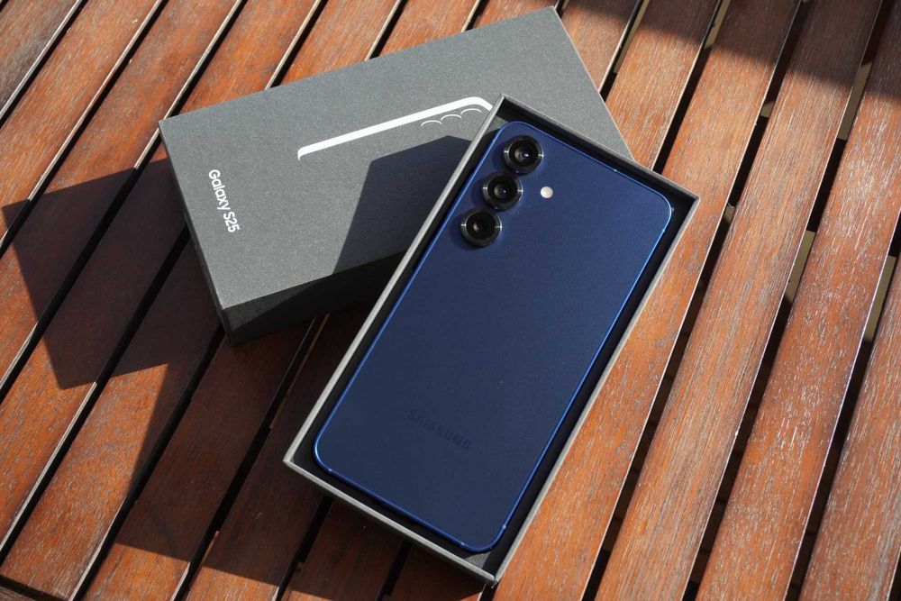 !КАТО НОВ! Samsung S25 1г. гаранция 100%  батерия + magsafe калъф