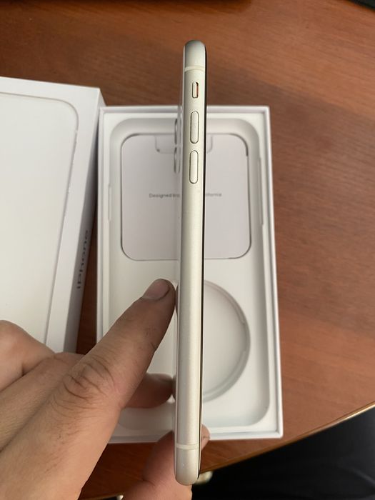 Айфон 11 белого цвета