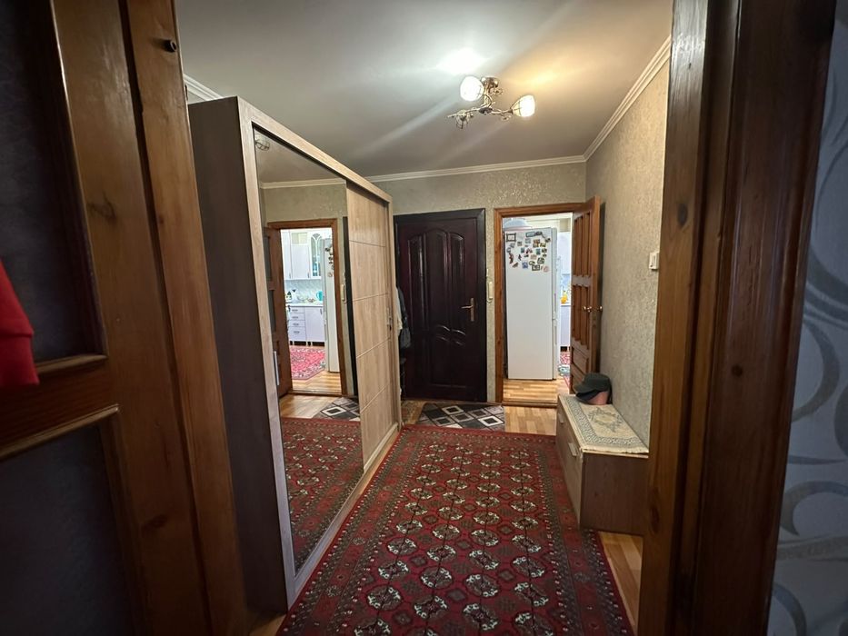 Продам 4-комнатную квартиру.