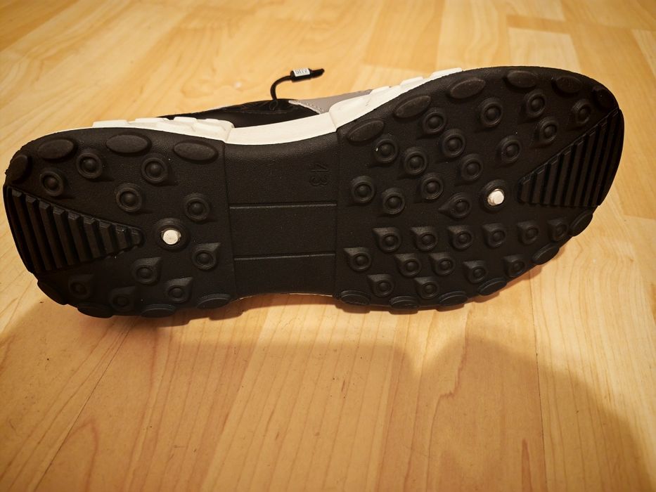 Чисто нови обувки - 43 номер