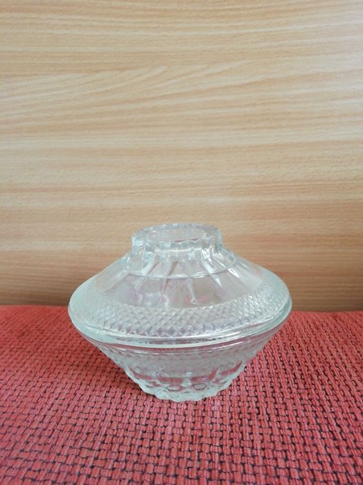 Стъклена купа с капак, бонбониера, захарница