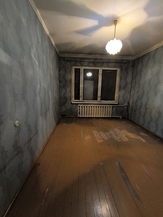 Алмазарский район Мед городок 3 х ком 4/4 не торец балкон 2 на 6