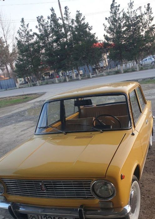 Jiguli 01  1979 sotiladi