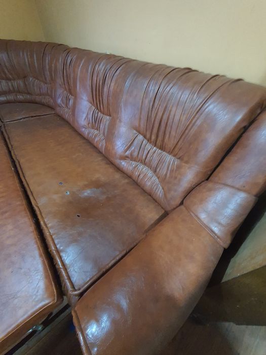 Кожен разтегателен диван