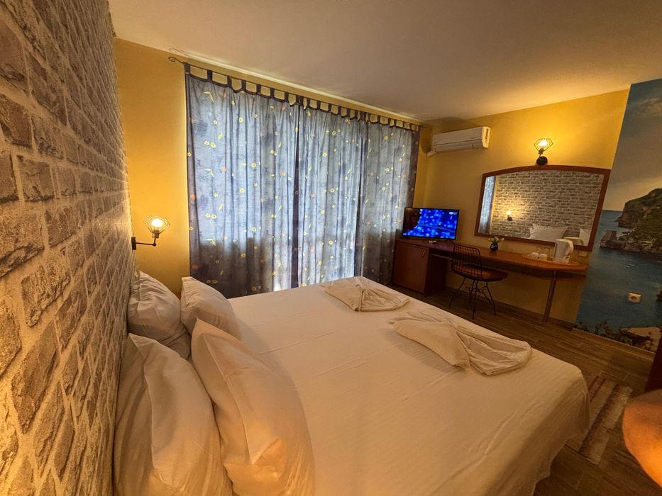 Дава се под наем Едностаен апартамент в Варна, Център - 24 кв.м за 331.5 € - Снимка #2