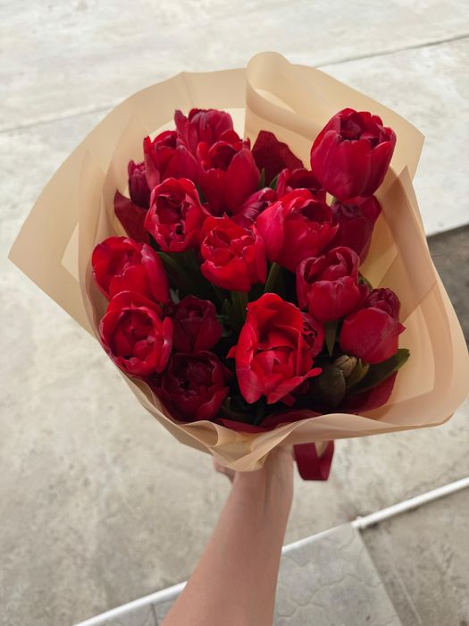 Букет хризантемм и тюльпанов