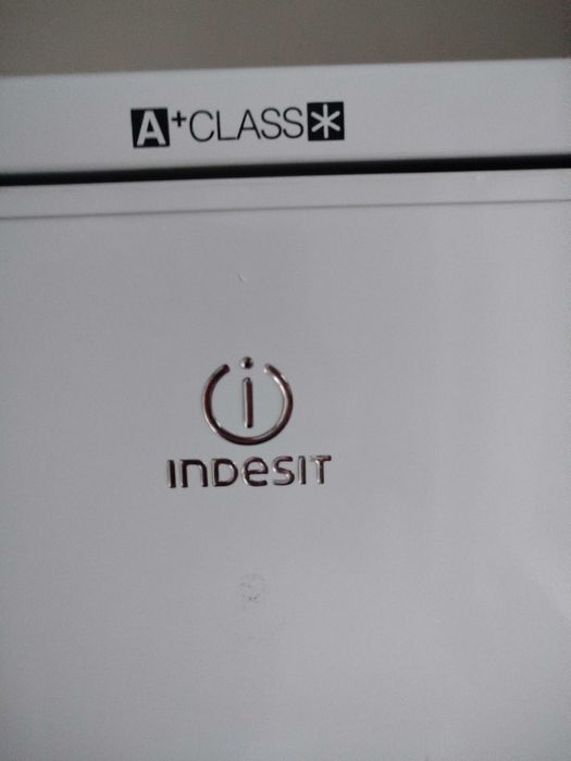Хладилник с фризер INDESIT NCAA 55