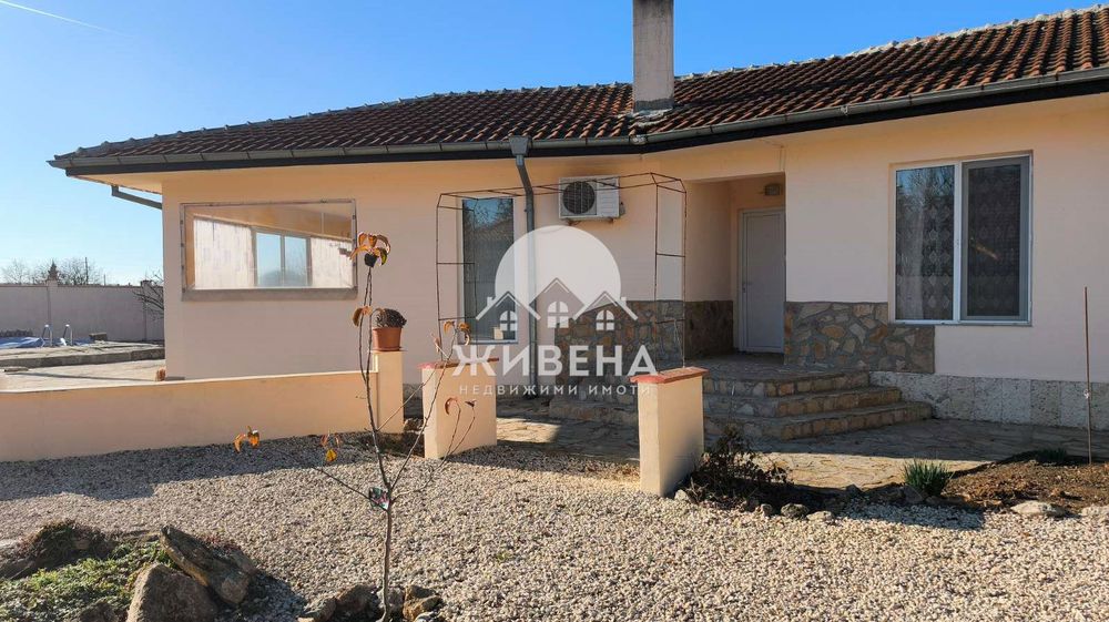 Продавам къща с басейн в с.Соколово, обл. Добрич