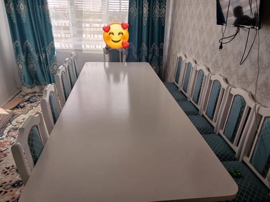 Стол со стульями