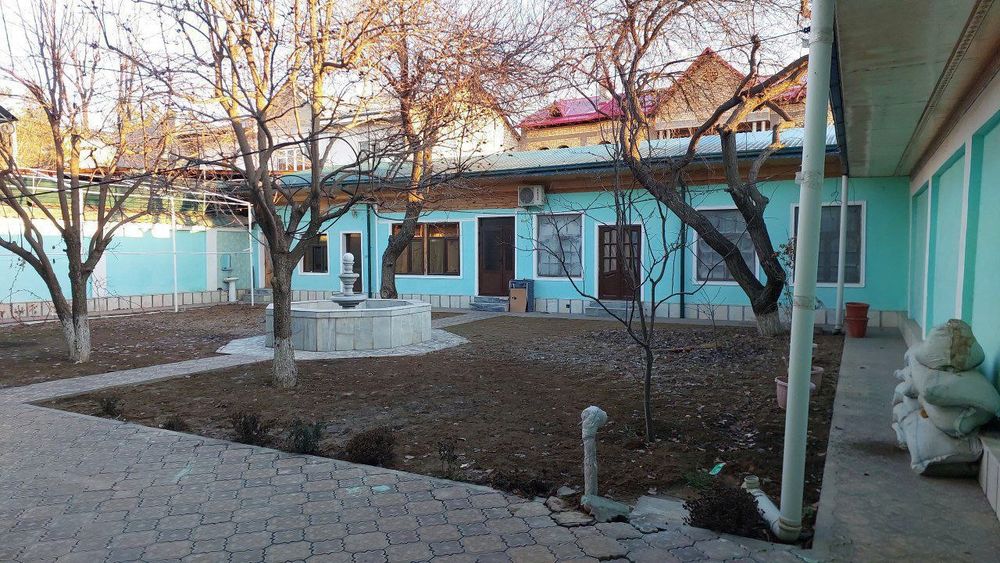 8 комн. ДОМ, участок 6 соток. Янгихает р-н, ор-р Сергели 1. Метро 1 км