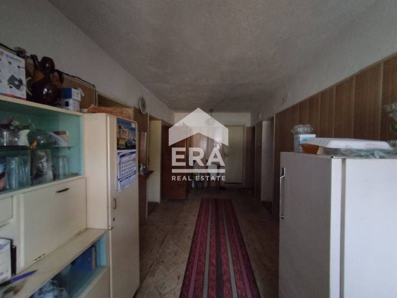 Просторна къща в село Малък извор