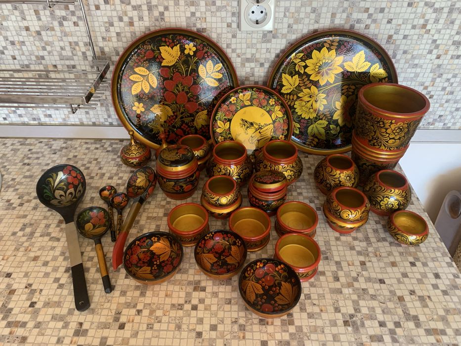 Хохлома от Русия. Има малки дефекти