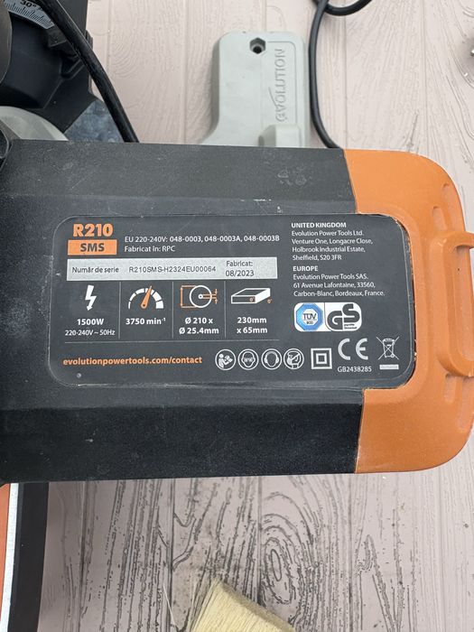 Ferastrau circular de masa