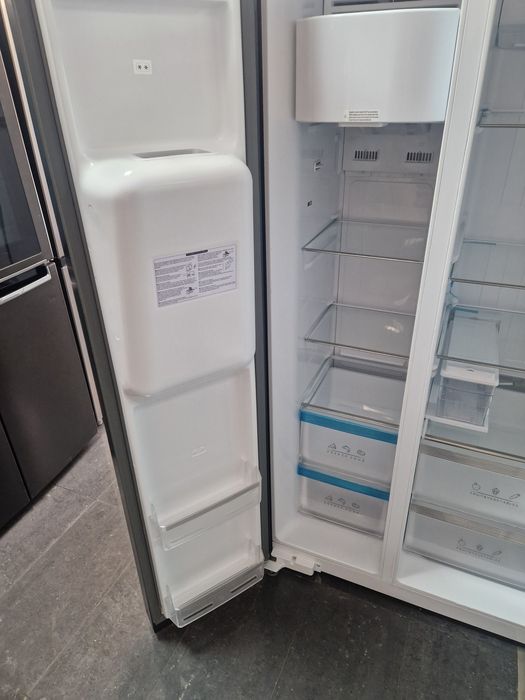 Хладилник Side by Side Point Black 650 литра