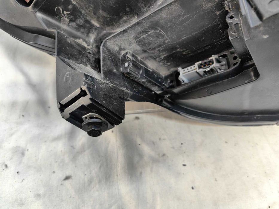Оригинални  фарове  Toyota Proace Led Bixenon