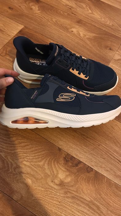 Дамски маратонки, Skerchers