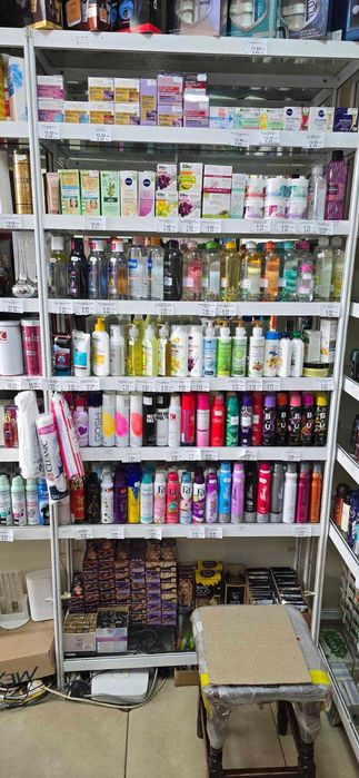 Стелажи и оборудване за магазин