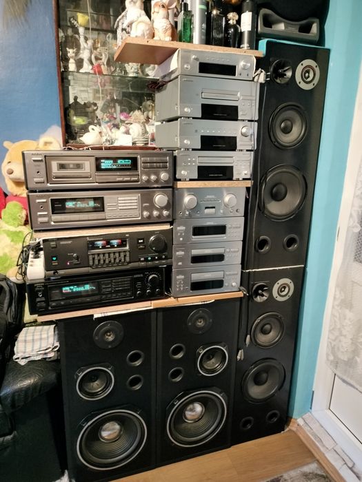 Boxe / amplificatoare / sisteme audio.