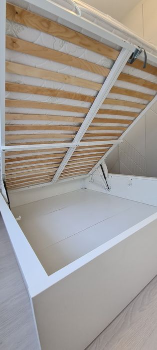 Продаю кровать 160×200, матрас в подарок