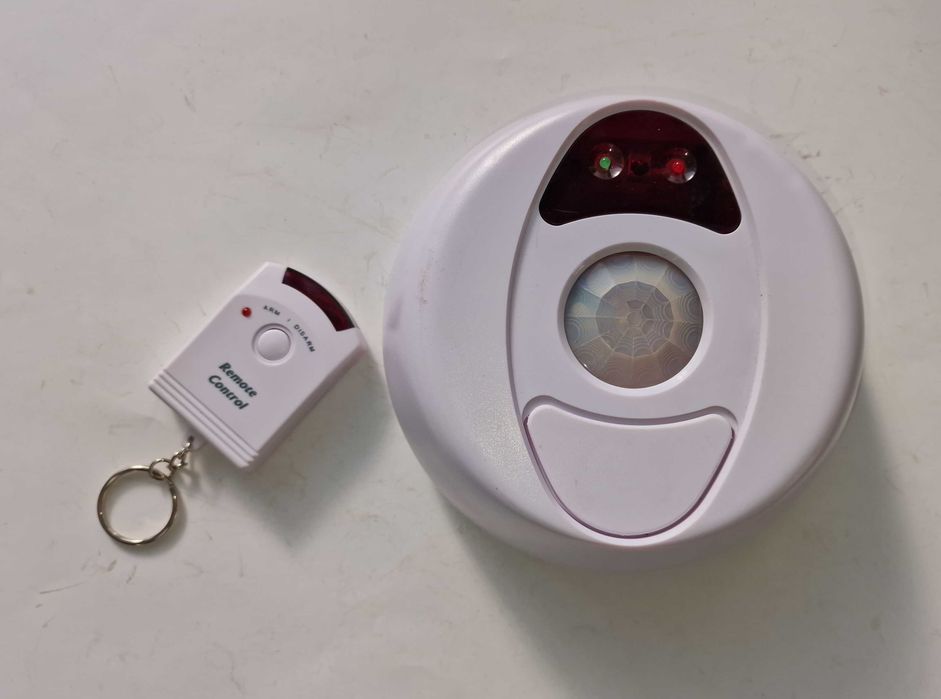 Alarmă de tavan Pentatech DA02 cu telecomandă