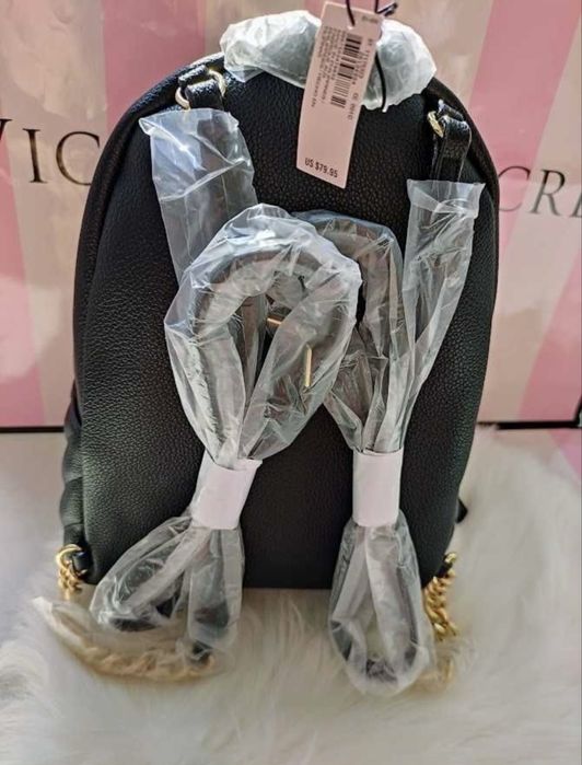 Черна раница на Victoria’s secret