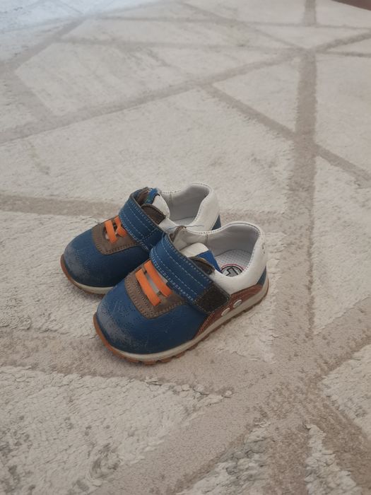 Детские кроссовки