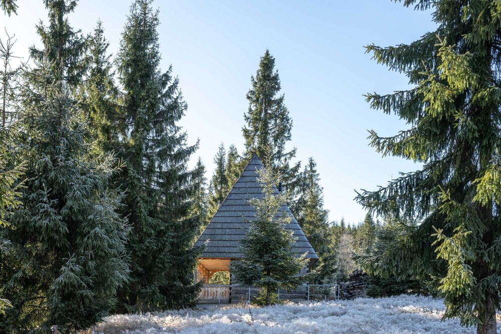 Cel mai frumos eco resort din Apuseni este disponibil