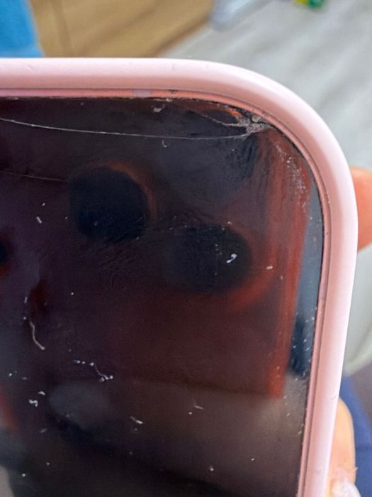 Iphone 14 plus  счупен екран горе в дясно минимално