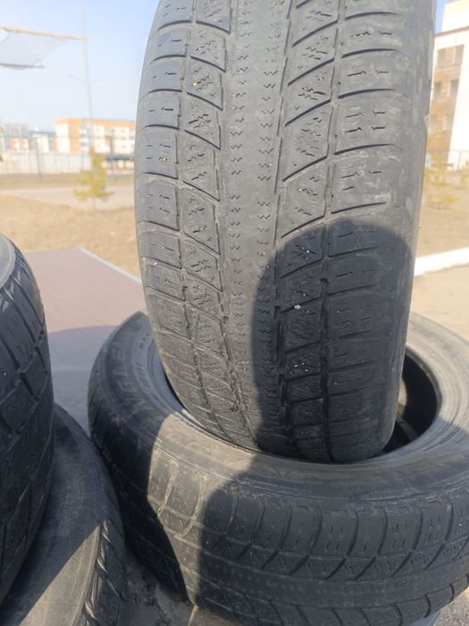 Продам шины на r19