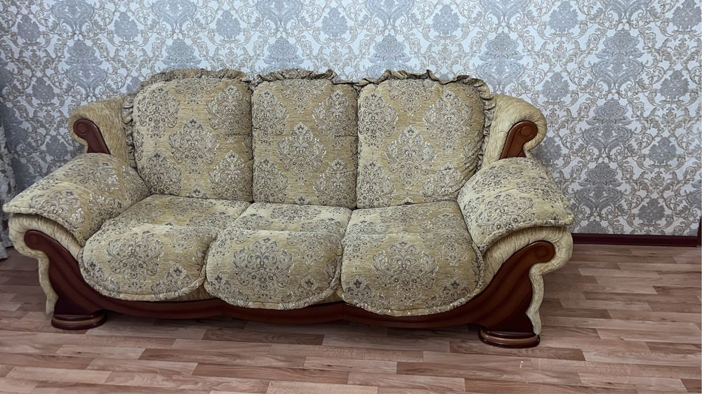 Диван раскладной и два кресла