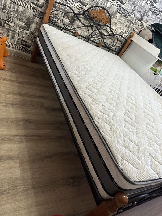 Продается кровать с матрасом