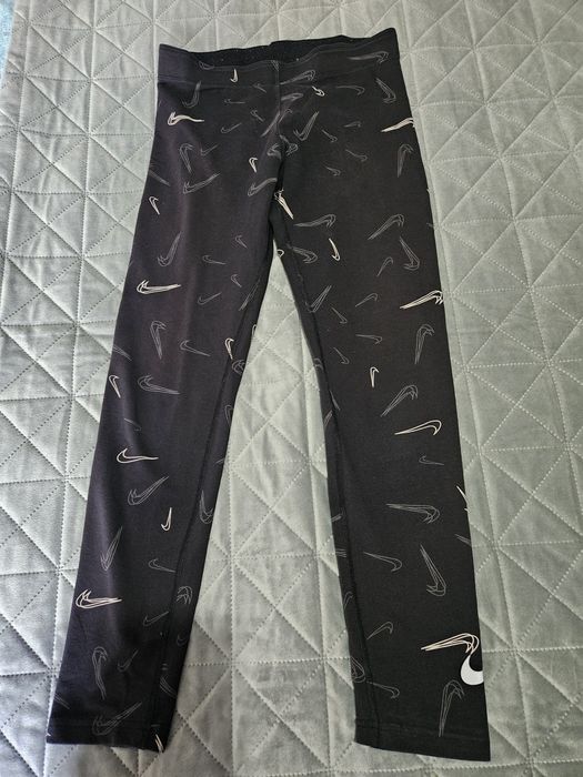 Сет Nike  3бр , подарък 2бр.маратонки